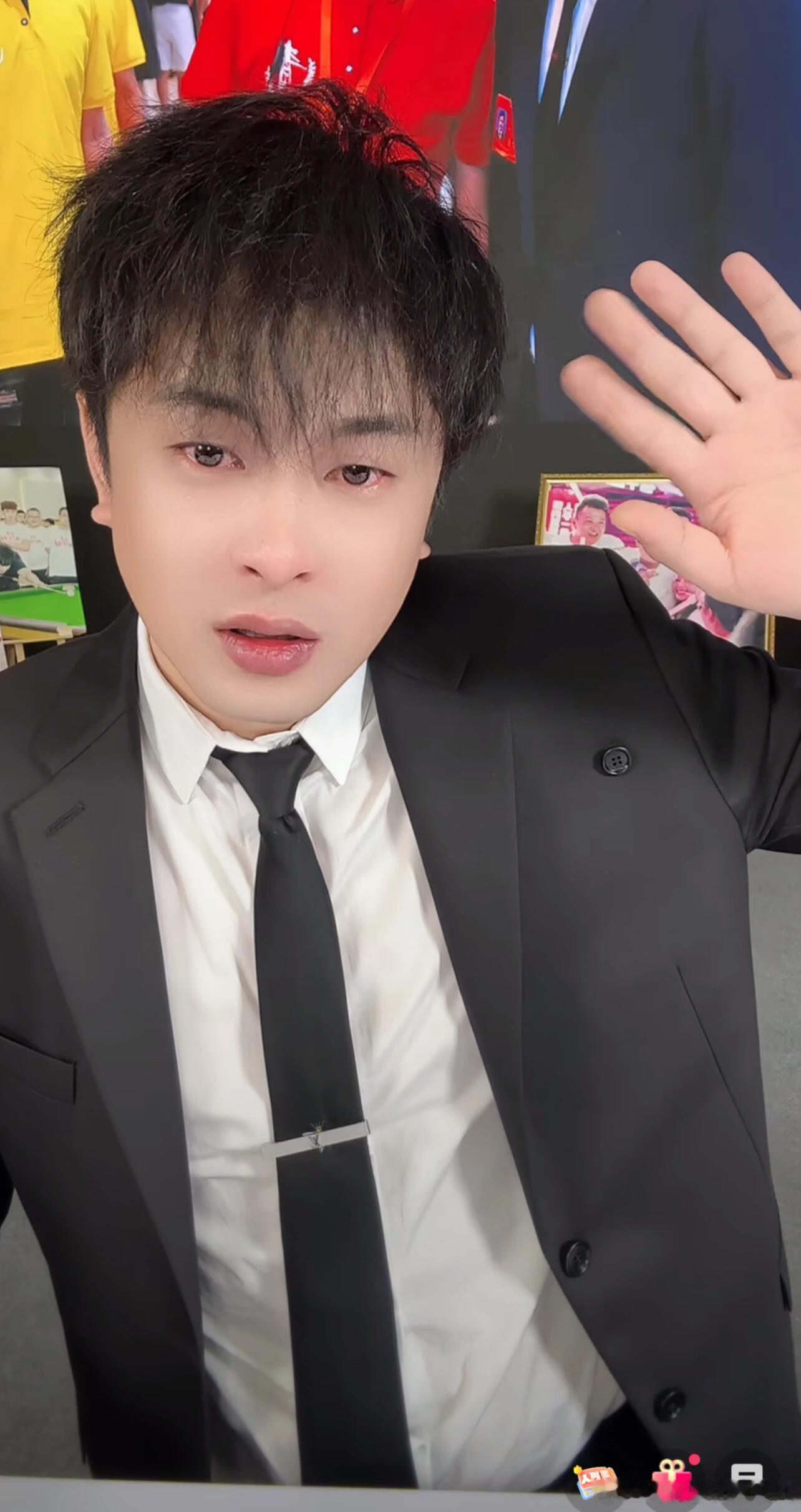 辛巴的直播电商之路 辛巴的直播之旅堪称传奇，现在想想也很难再有后来者复刻他走过的