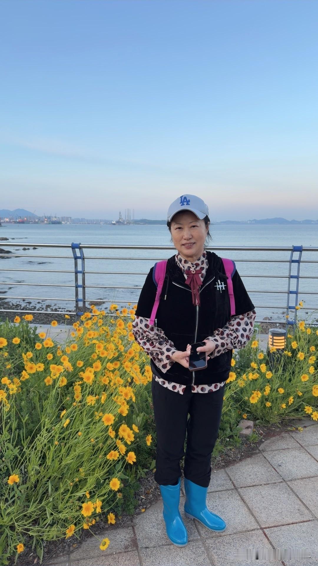 赶海的快乐谁能懂。

下午去蟹子湾公园赶海，

今天是退大潮，居然捉到了八爪鱼。