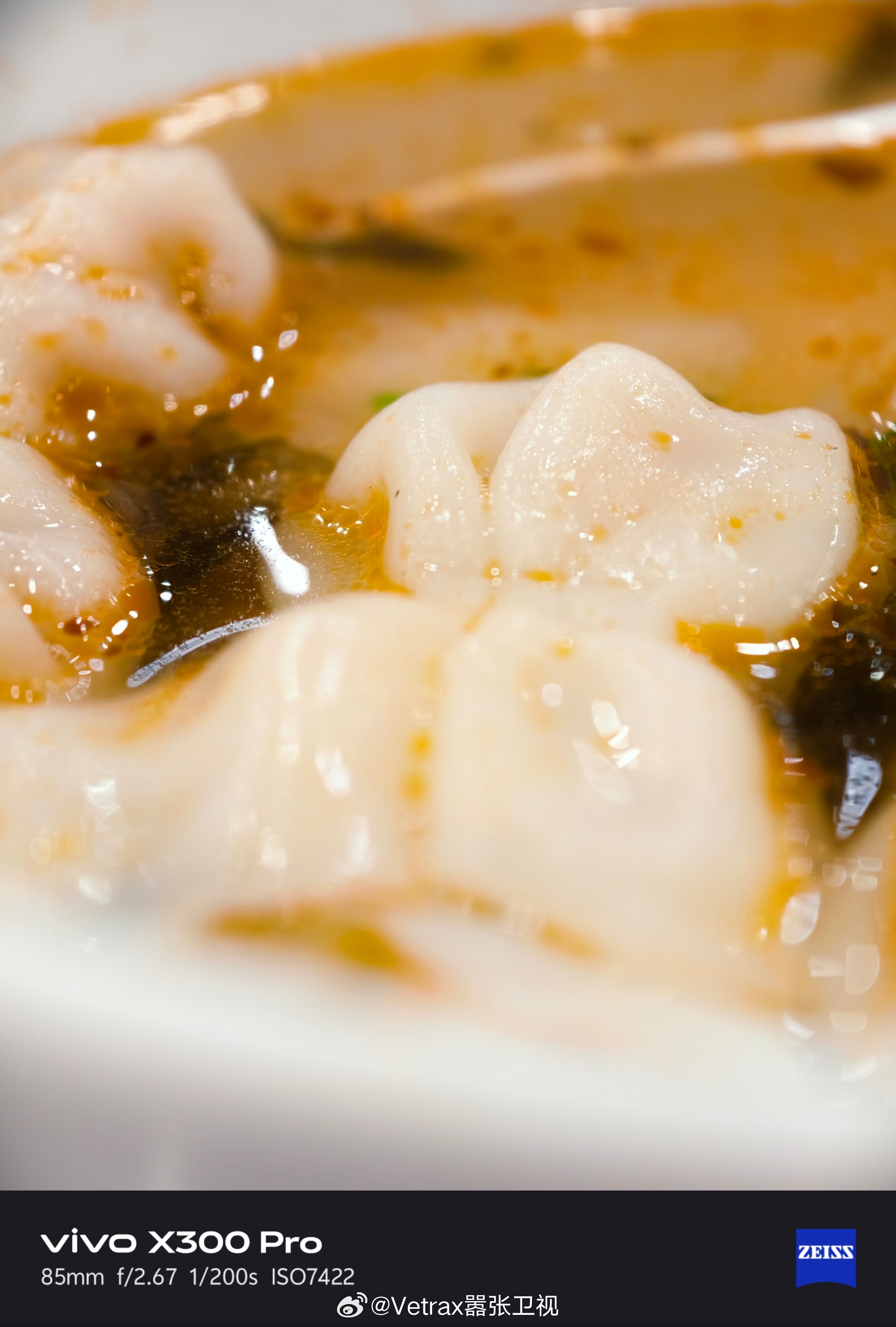 首都 T3 楼下龙腾休息室这个小馄饨味道居然还不错……还有面档，再次坚定了我不再