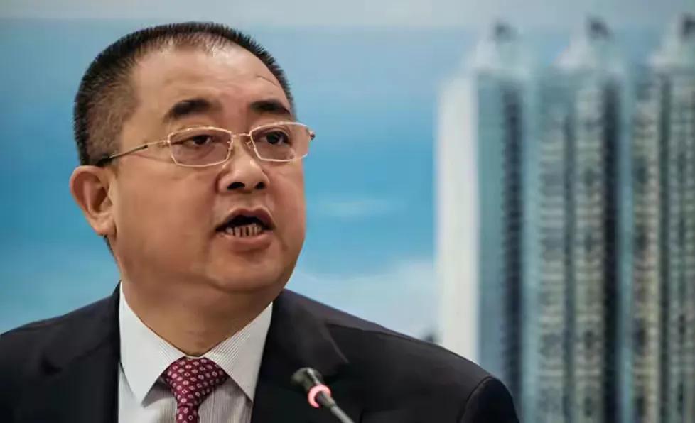 中国恒大的二当家、前总裁夏海钧，终于被揪出来了！  

这出戏演了这么久，终于等