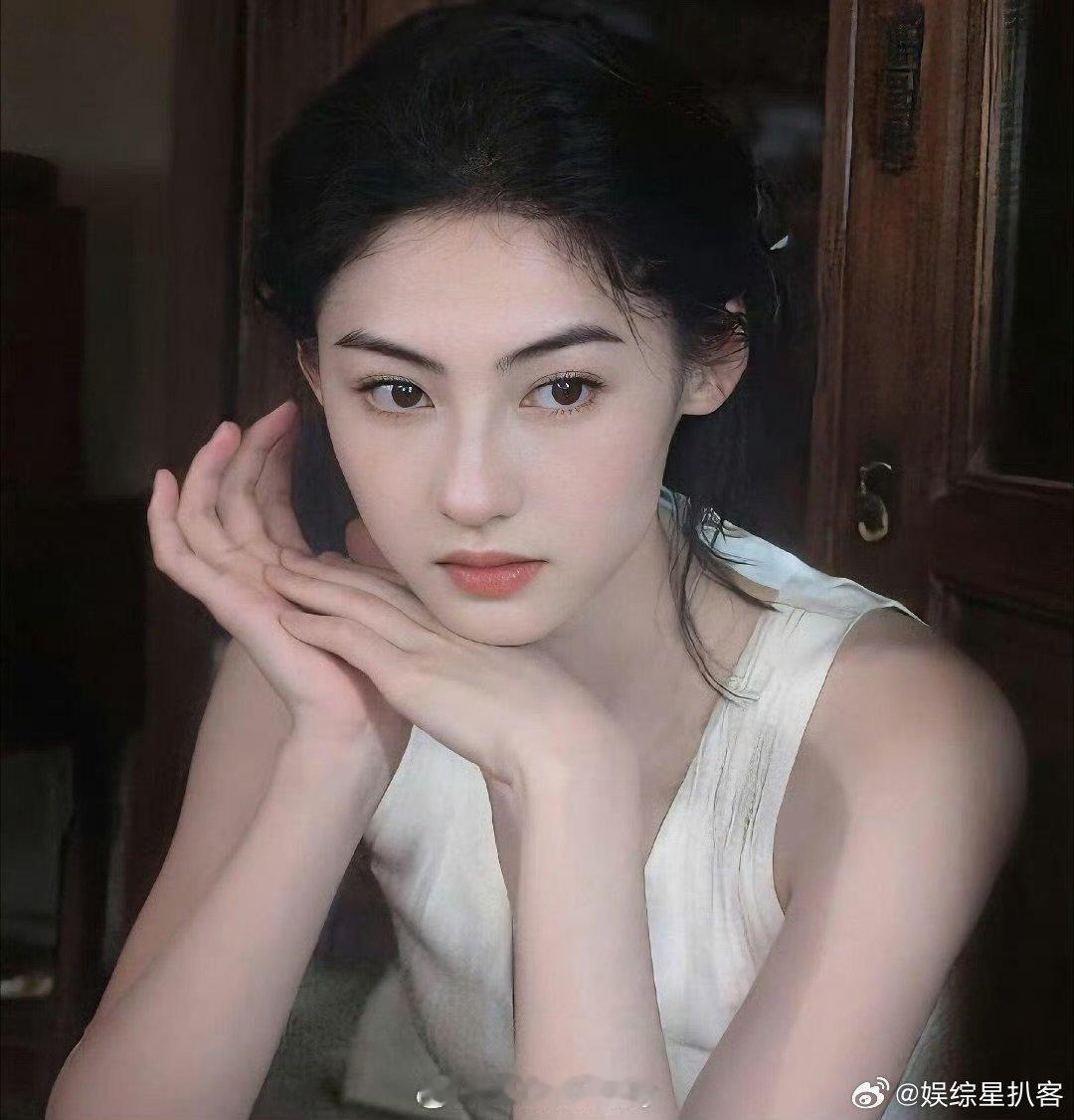 悉尼偶遇张柏芝 谁能拒绝街头偶遇的张柏芝啊！气质优雅又充满元气，这状态真的吊打太