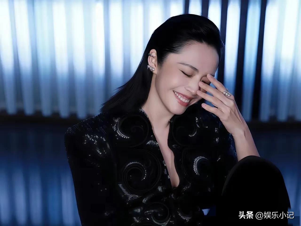 你敢信吗？娱乐圈离婚的明星多了去了，可央视偏偏只点名了姚晨。很多人替她喊冤，觉得