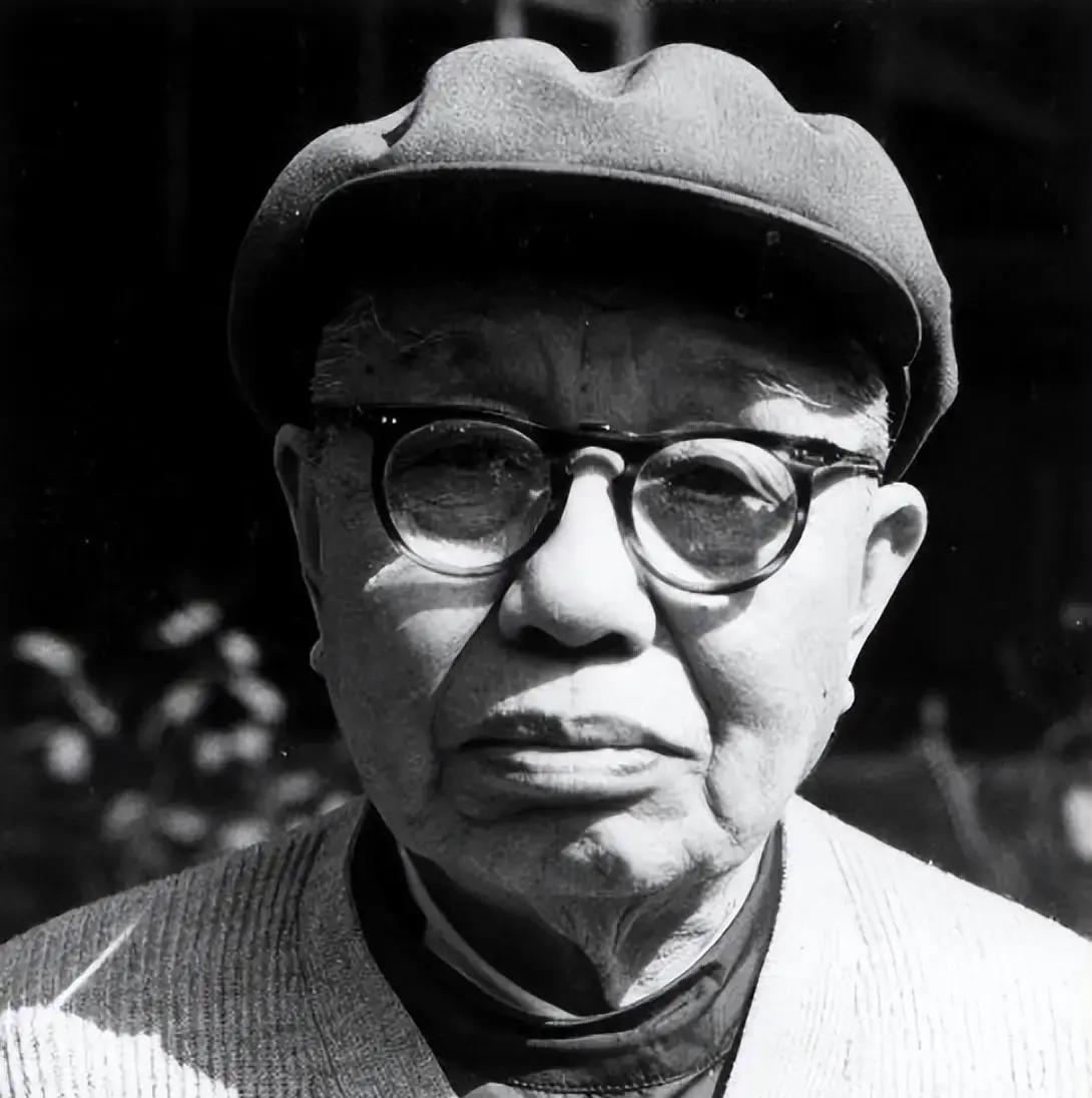 1930年闽西冷雨夜，战士围火堆叹谭震林撤职，为啥打仗稳如老狗的他竟成“右倾”靶