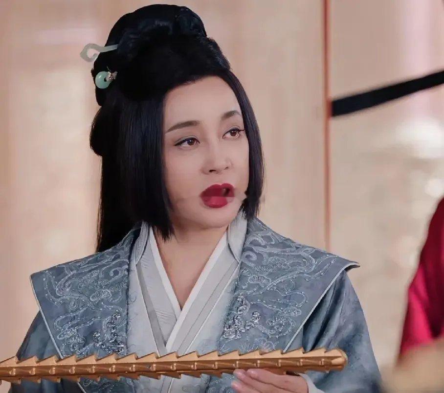 刘晓庆现在越来越倾向于演短剧啦。倒不是接不到长剧的戏，而是演短剧真的有好多好处。