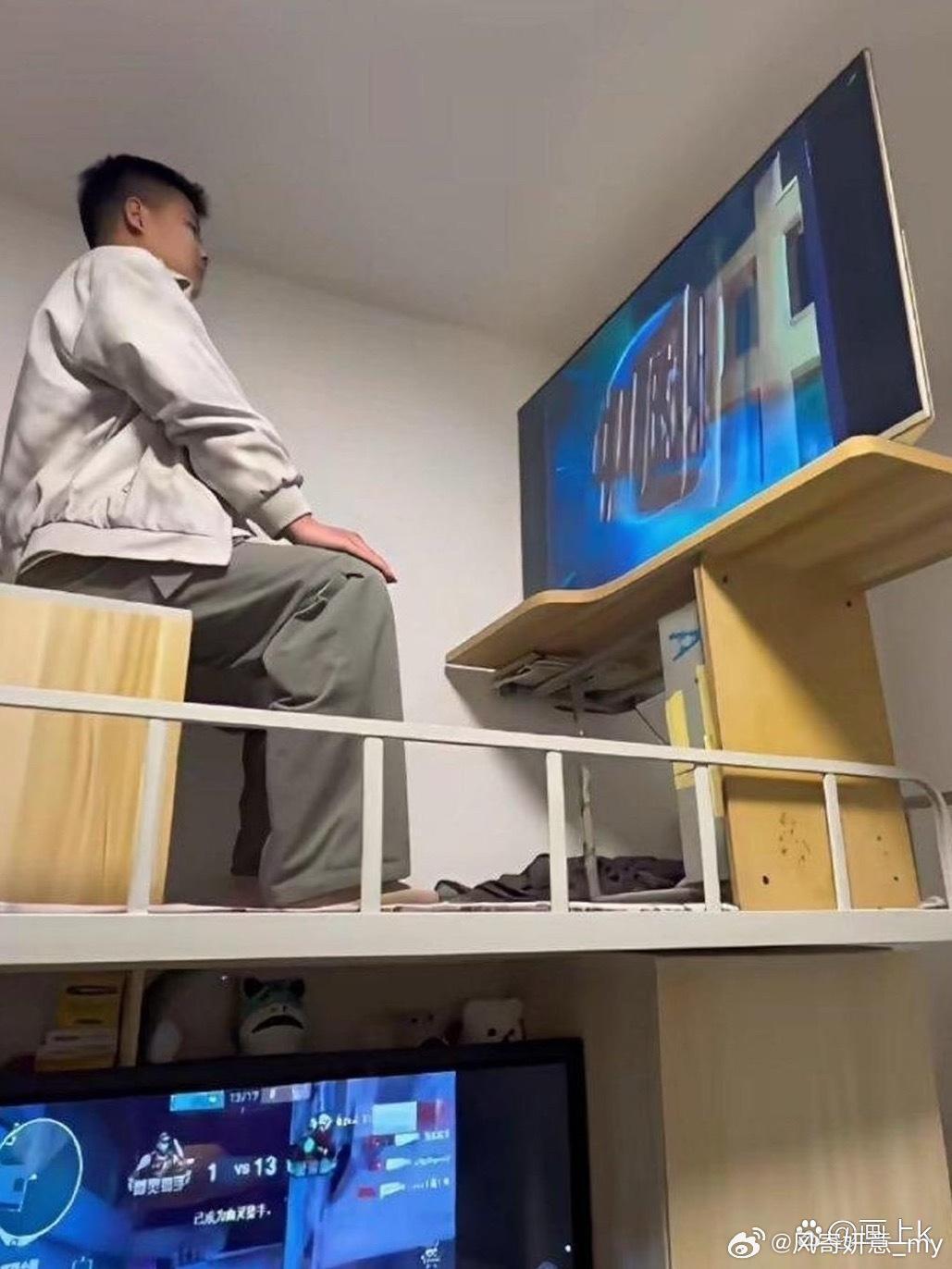 大‍﻿学宿⁠⁠舍‌，一屋子全‎﻿是卧龙和凤雏 ​​​