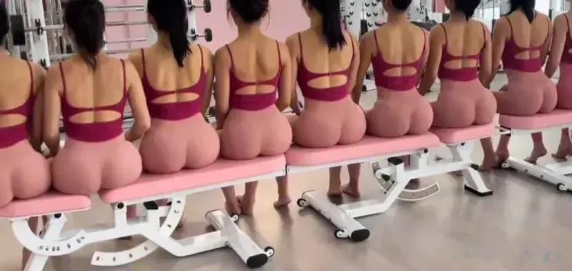 #去做瑜伽# #今天的特色瑜伽# 
老婆和我说过好几次要到这一家瑜伽店报名练习瑜