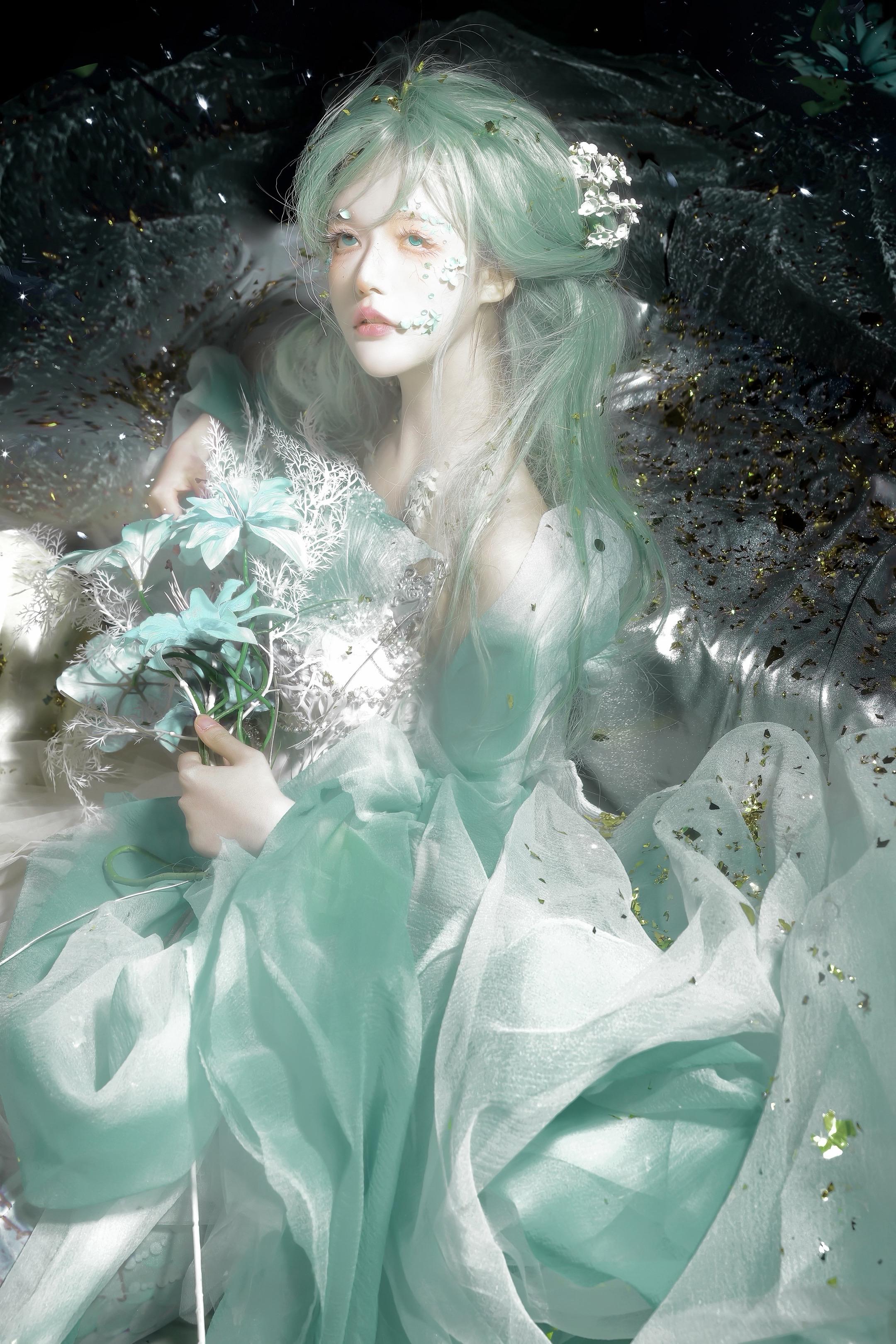 深海美人鱼，真的太爱这个颜色了。          拍了一组新的配色的...