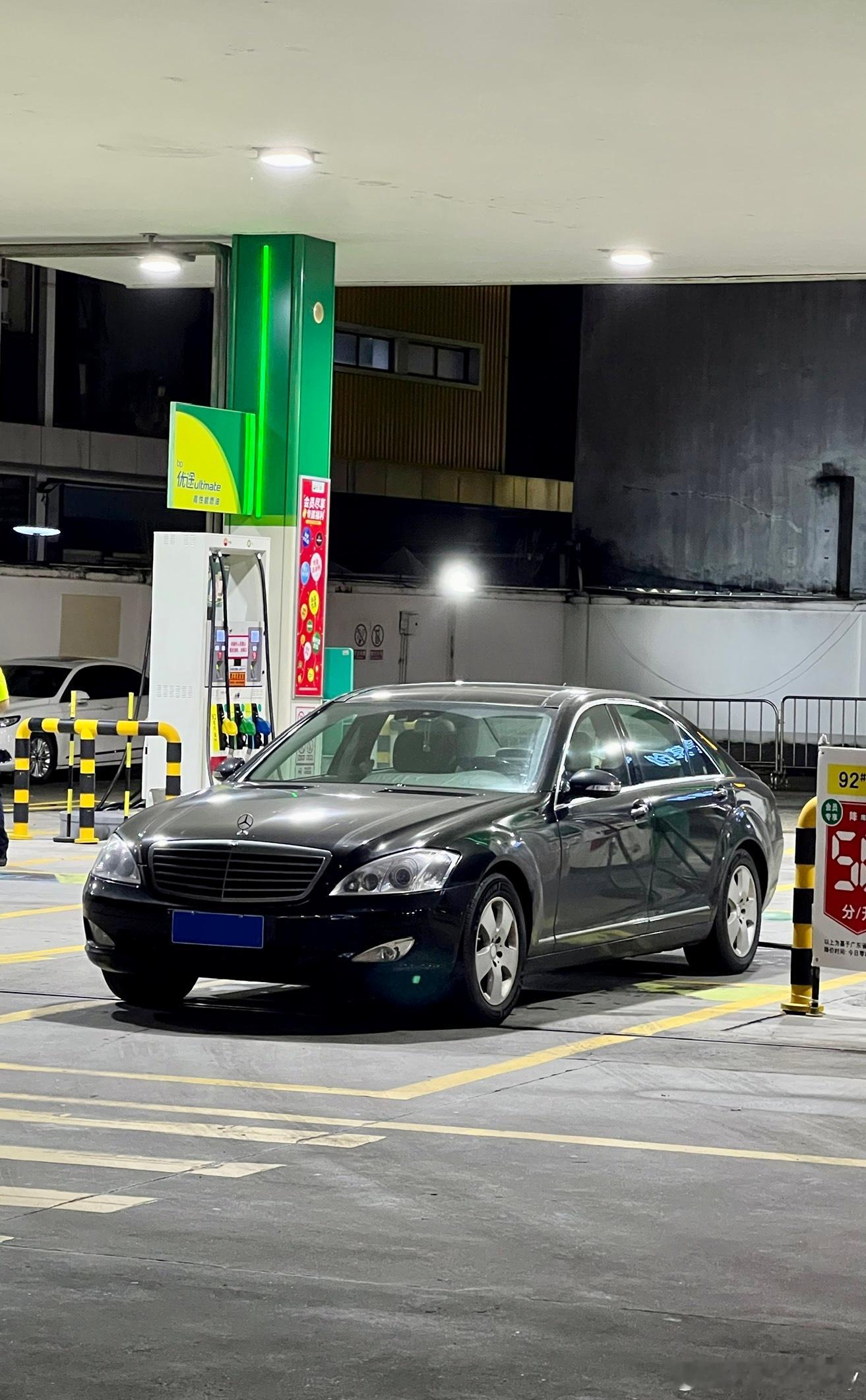 加满油，周末开这台221跟家人去趟湖南 广州