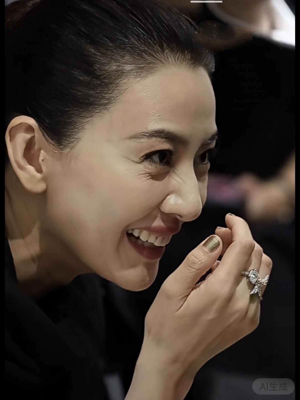 女神正优雅的老去，连皱纹都美的像花一样。（照片来源网络）
