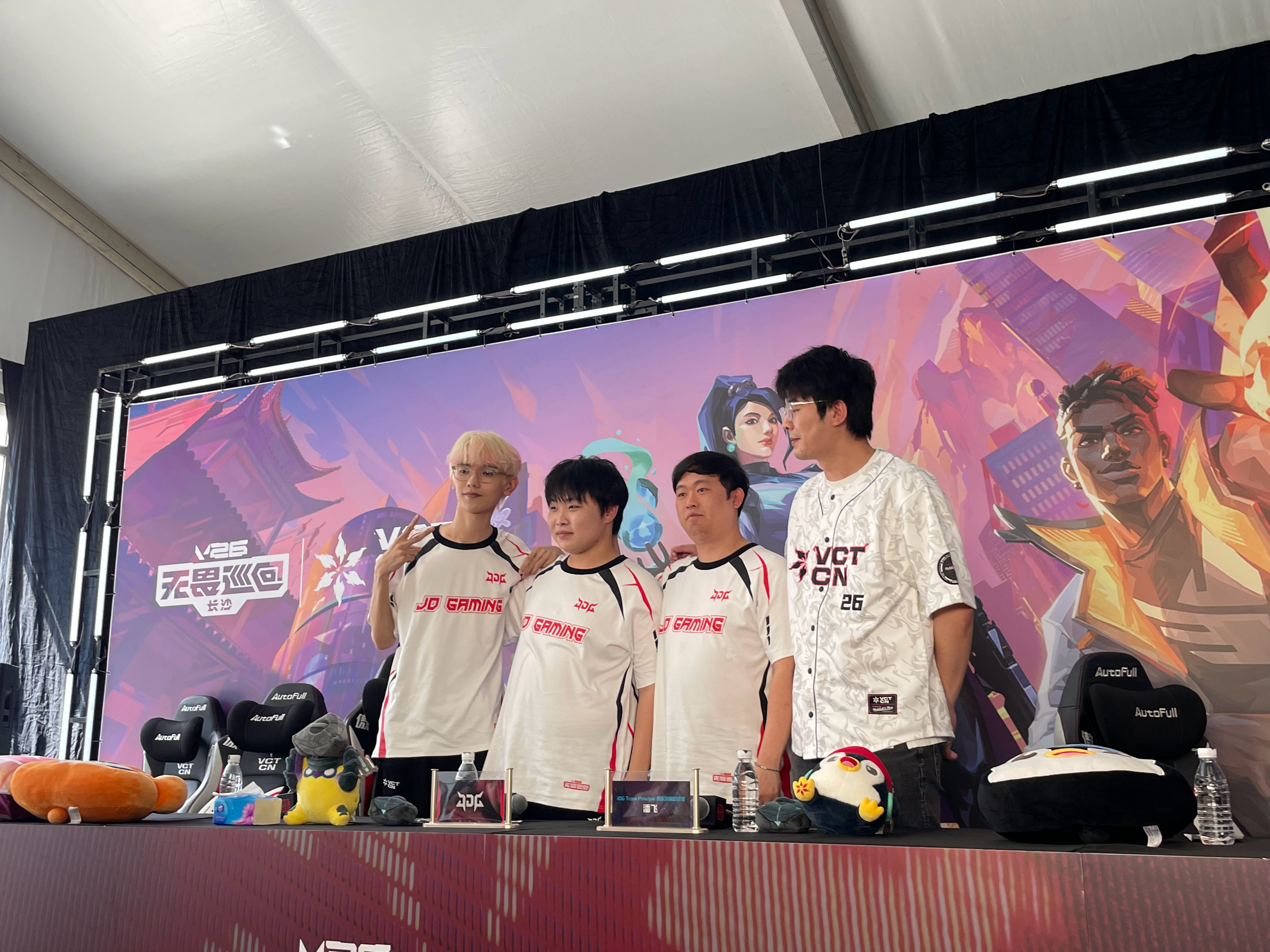 JDG赛前发布会的合照来啦JDG无畏契约直击2026VCTCN第二赛段2026V