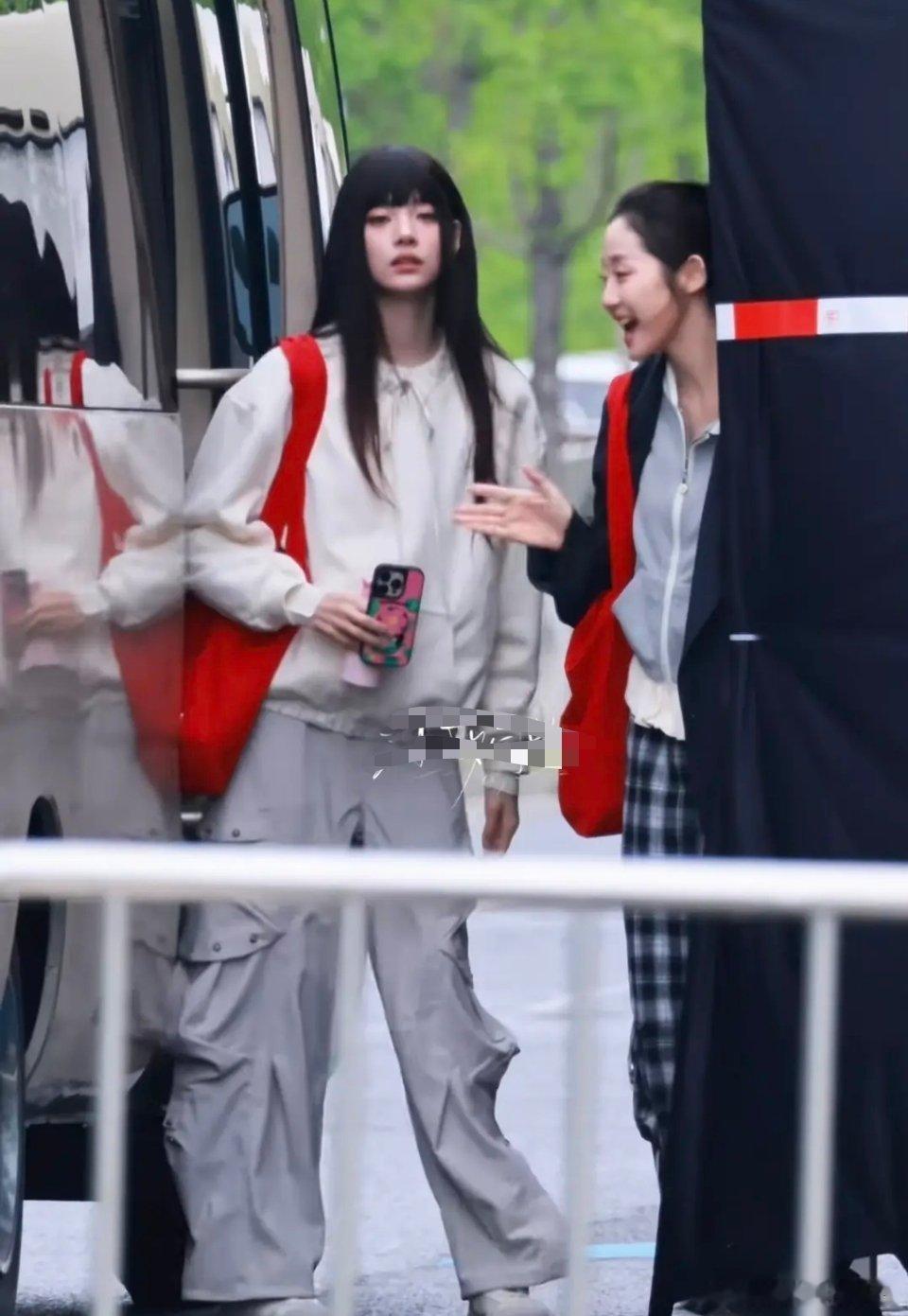 居然之前还有同框！ 继续接今天这个妆造二公同框！！ 