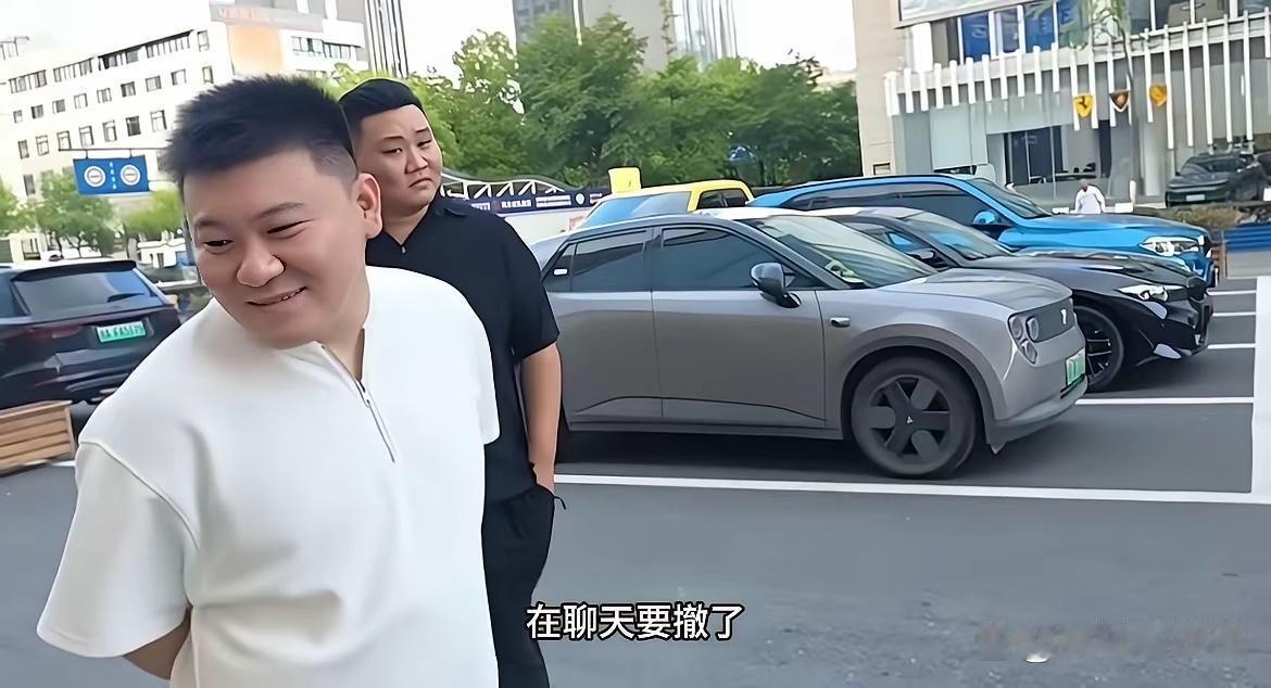 网红韩景枫后悔了，唉声叹气，直言：干这买卖很痛苦，就连同在杭州的小小酷也准备要撤