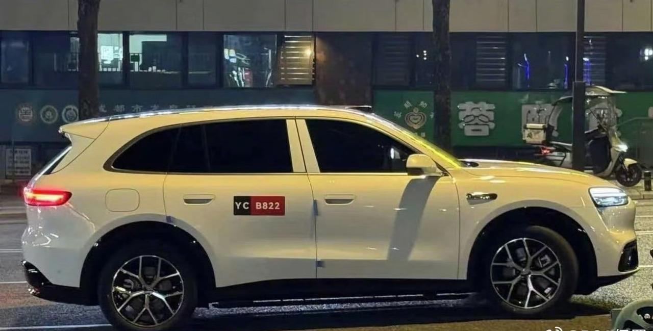 问界M6的信息越来越多了，定位中大型智能SUV，预计2026年4月上市，价格或在