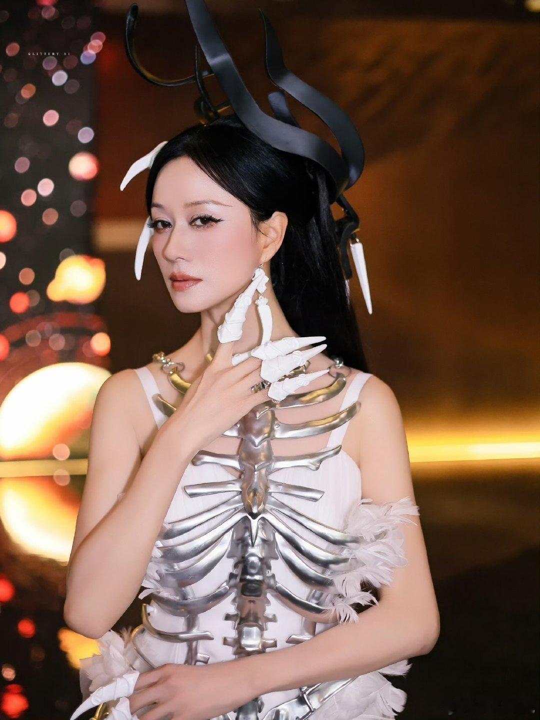 倪虹洁顶着这张脸说什么我都信了疯狂好六夜倪虹洁的二十年不老神话，不仅仅是对她个人