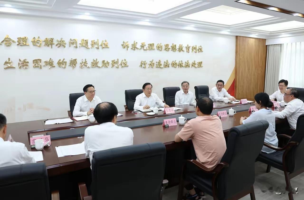 畅通百姓渠道，保障百姓安全。