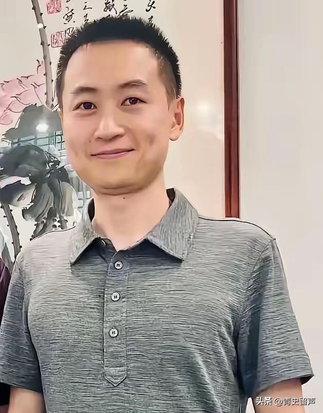 7月1号，方明照常起飞训练。这一次，他没回来。

他是海军上校，安徽庐江人，20