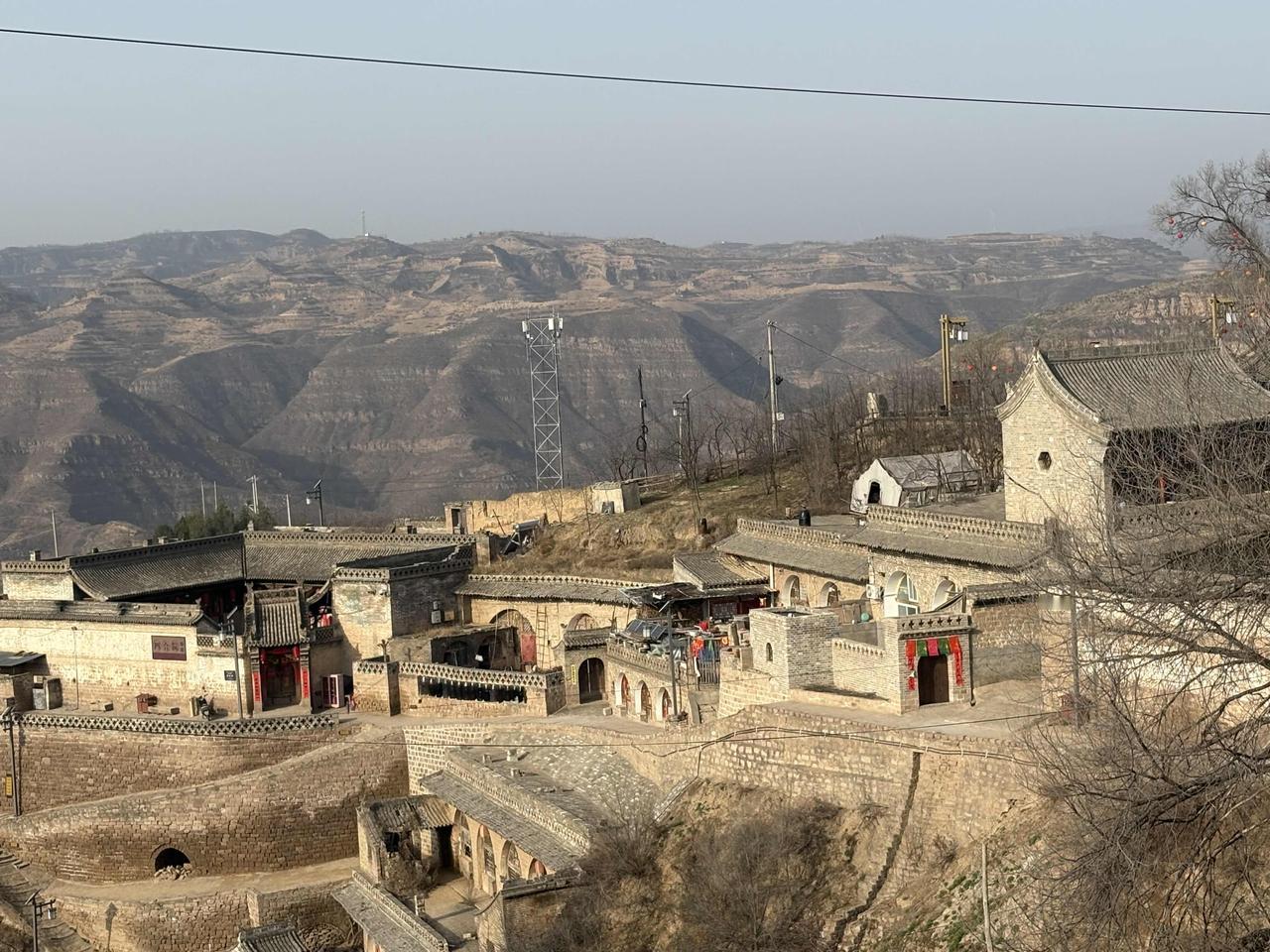 重游碛口古镇，想了两句诗：山河依旧人已老，且向夕阳叹逝川。