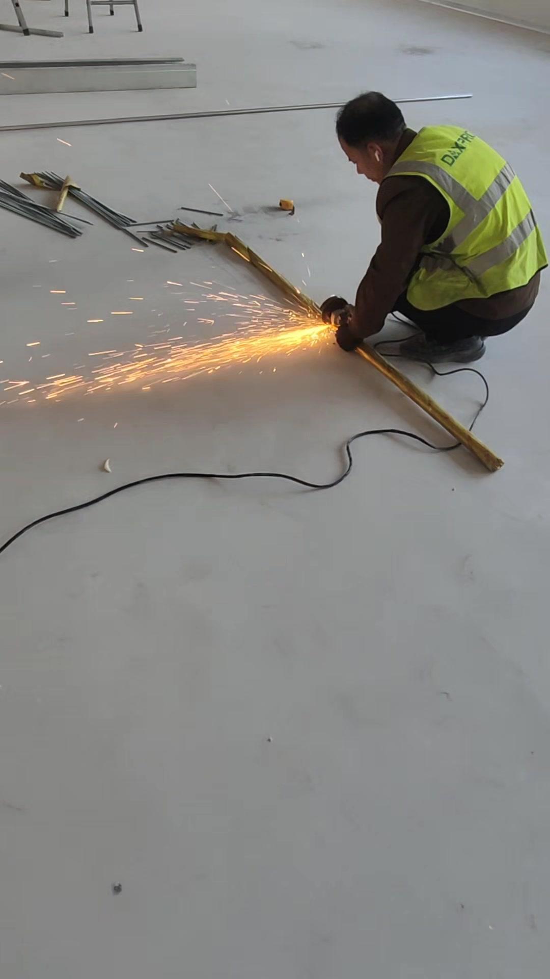 角磨机火花朝内更安全？🌿很多人不知道角磨机火花方向的正确用法，今天终于搞明白了