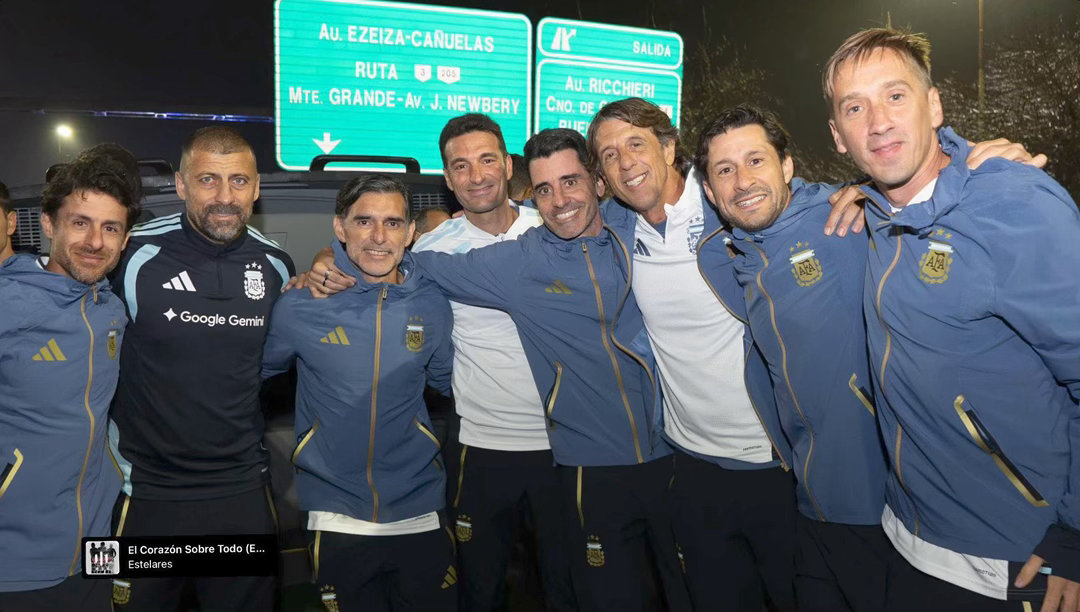 🇦🇷阿根廷国家队教练组回到阿根廷的合影👏斯卡洛尼2026美加墨世界杯阿根廷