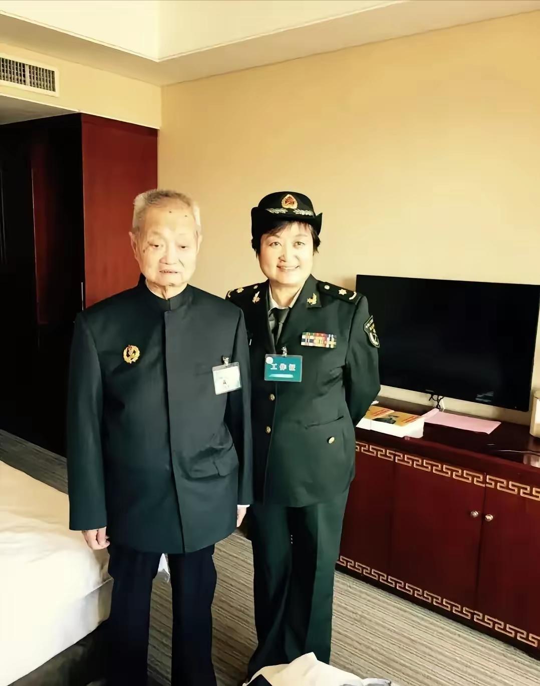 [太阳]1950年，陈赓唯一的女儿陈知进出生，陈赓视若珍宝。但即便捧在手心里，也