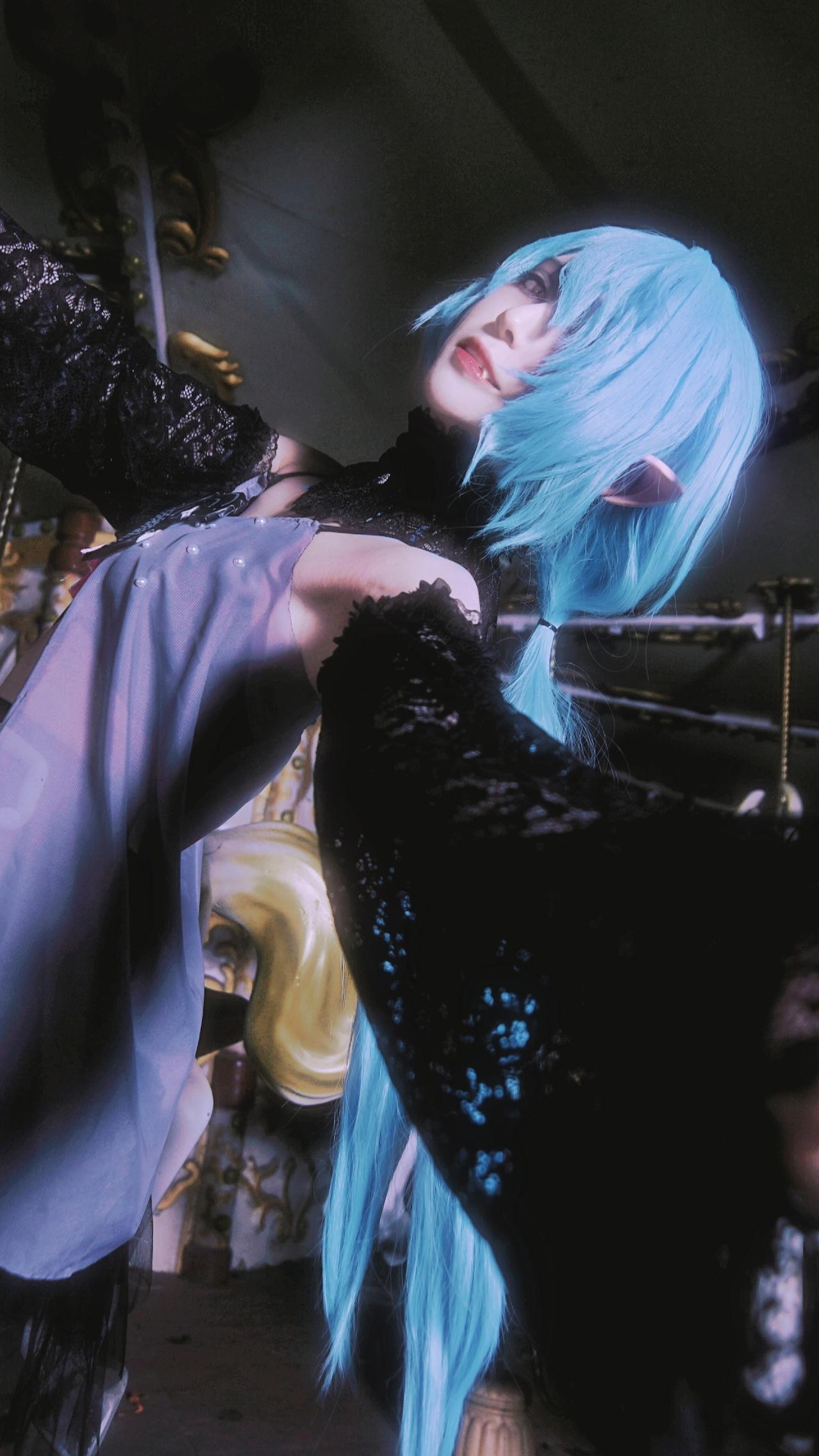 在这伟大的狄斯城，没人需要她的表演。