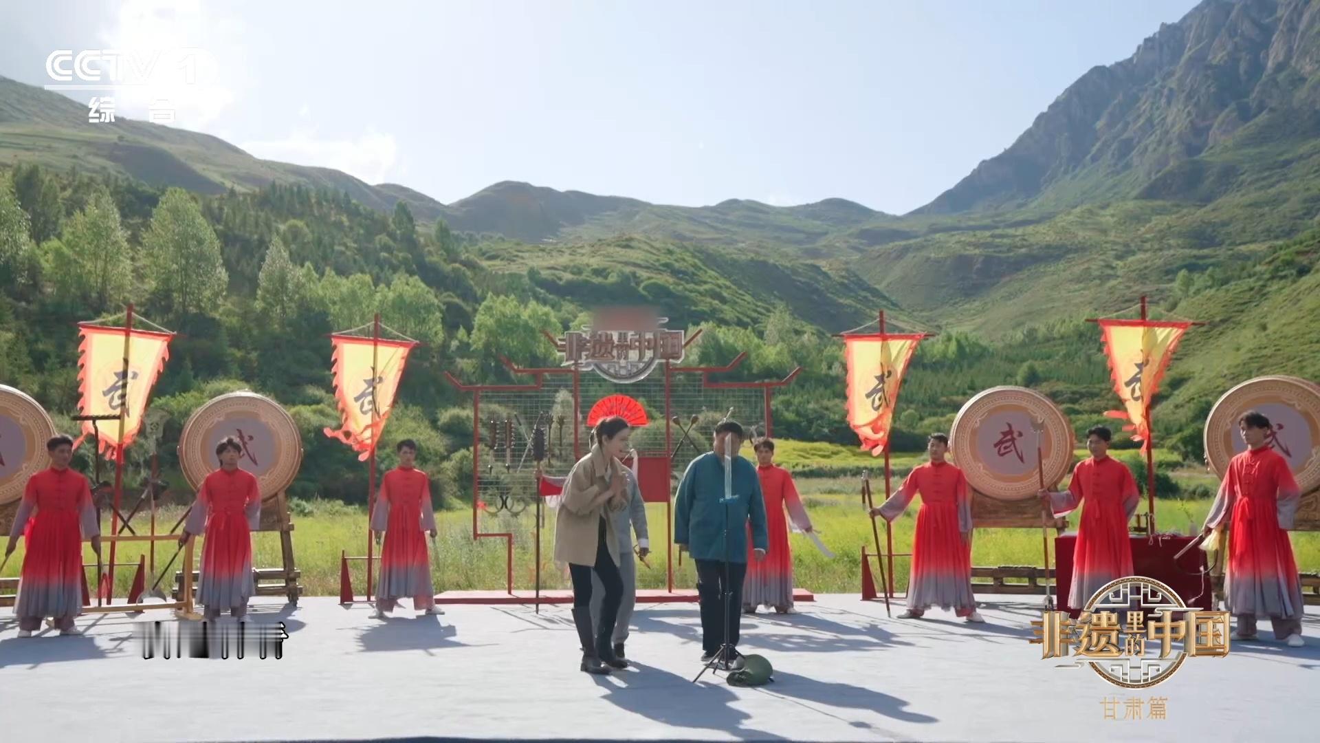 这是武术还是魔法绣花针暗器展示妈妈：让你学缝衣服你不学！崆峒派：学会了，这样缝！