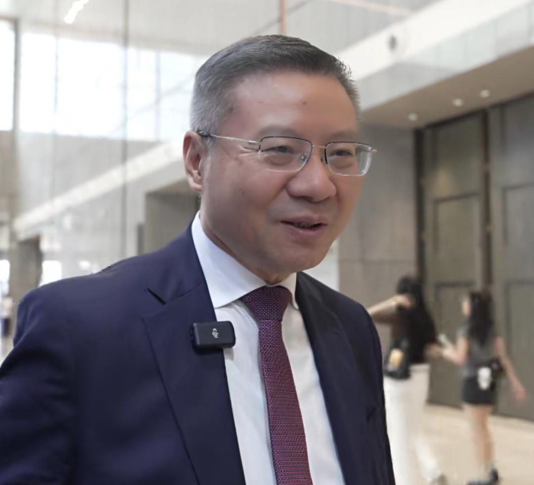 张维为教授谈特朗普访华。
5月13日，张维为教授在接受采访时说，特朗普访华可以收