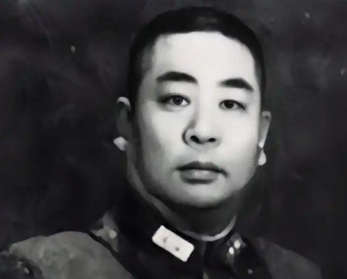 1931年，萧克瞧见一个被抓来的敌兵后吓了一跳，赶紧跟站岗的吩咐：“这人已经落网