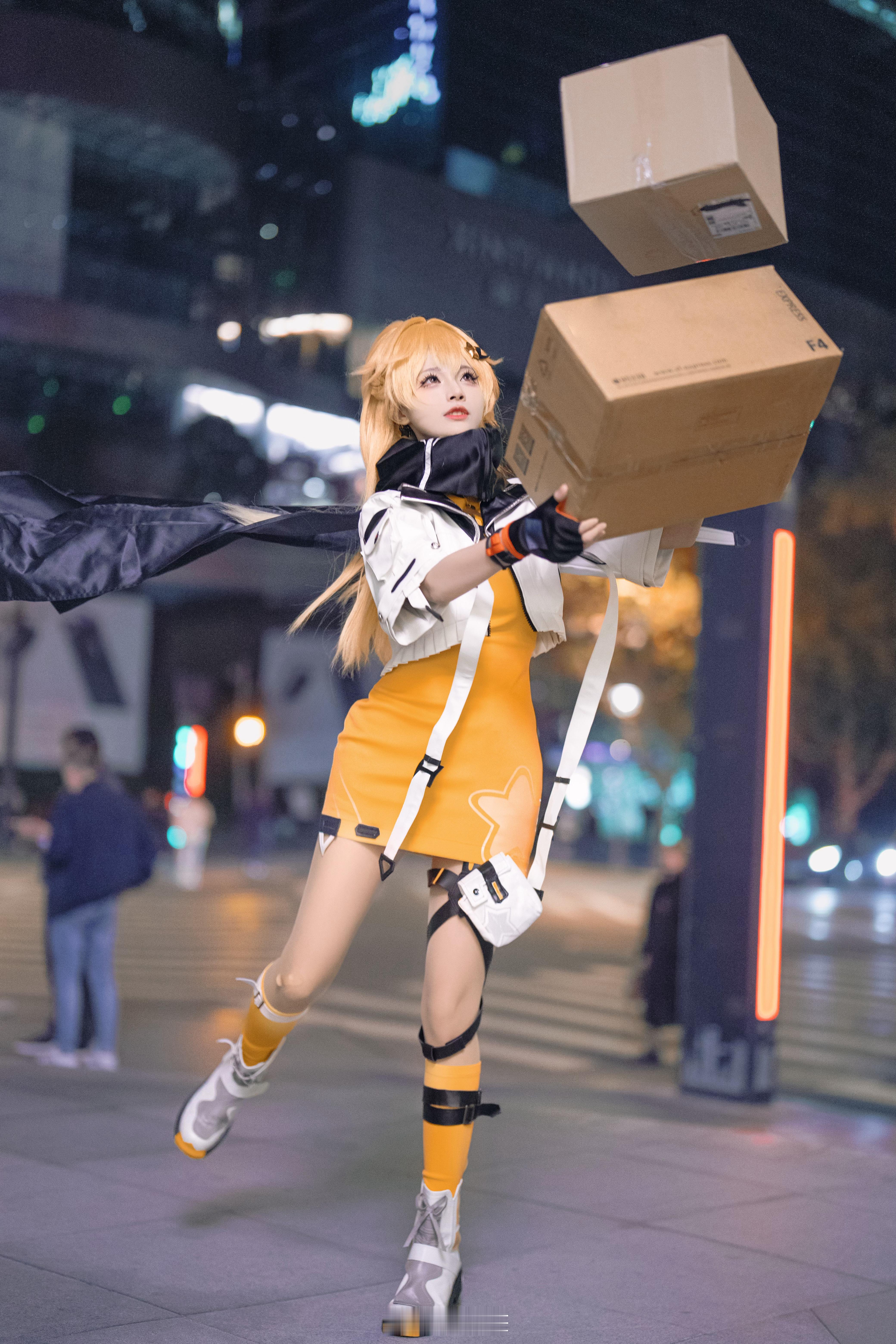 #河野華[超话]##崩坏学园2[超话]# 我是来自崩坏学园的卡琳！表面上是16岁