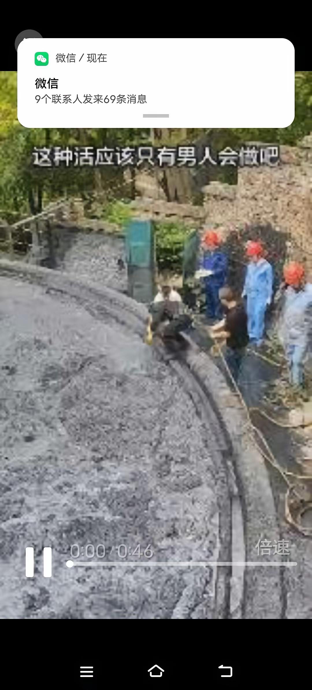 修路半个月，我看尽龙安街的日常
我看到立在龙安街中段的一块施工通告牌，10月1号