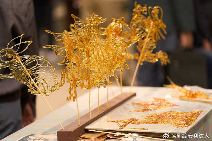 赵丽颖元宵灯谜赵丽颖工作室元宵节猜灯谜 元宵佳节氛围浓，赵丽颖上线出灯谜，直言这