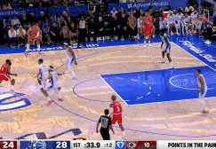 令人心疼！保罗一个攻守回合尽显力不从心
北京时间11月21日，快船与魔术的首节比