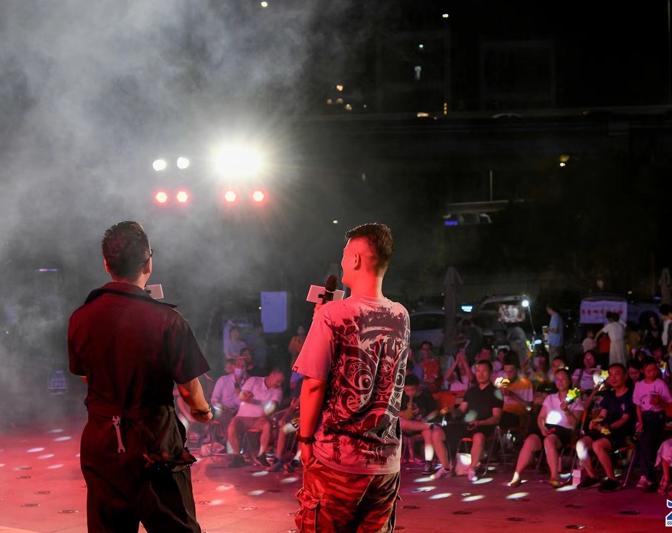 大家都很给面子，说我唱歌很好听