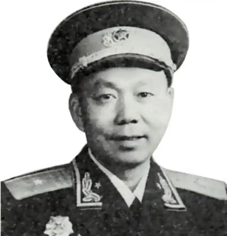 1984年，开国少将孔俊彪回乡，托干部找牺牲战友卢林根的后人。干部一打听却愣了：