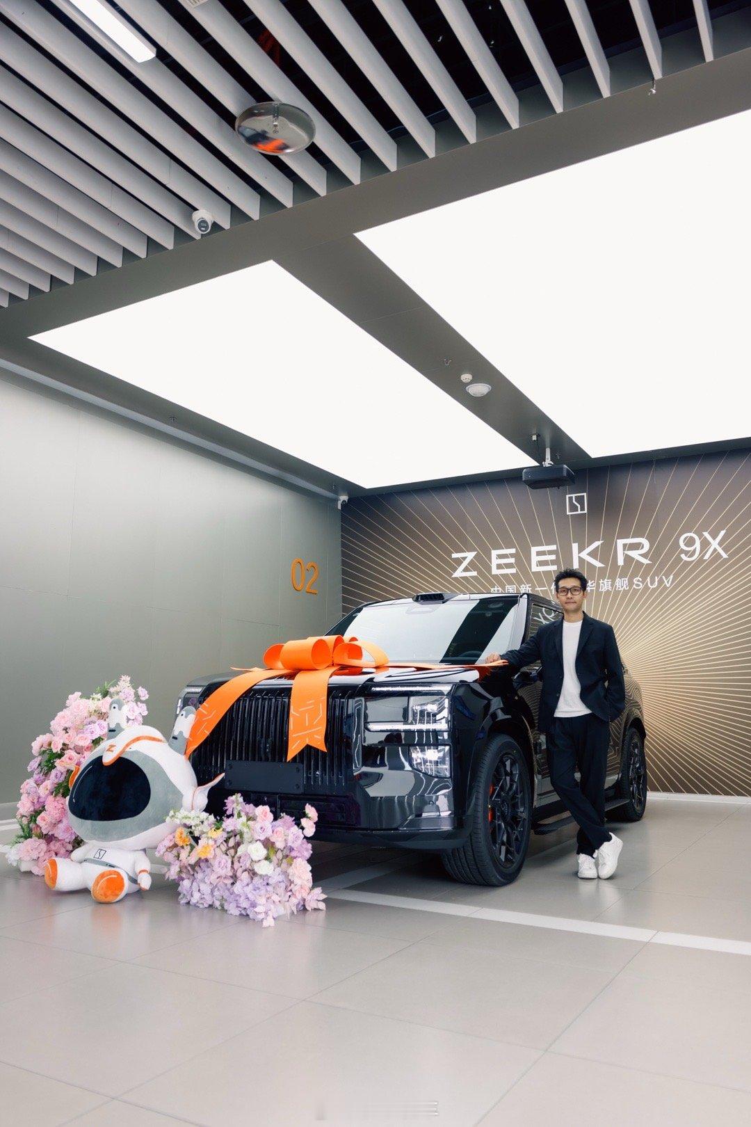 乾坤未定你，我皆是黑马！🐎来提极氪9X Hyper曜黑版～搞个黑马立标放车头，