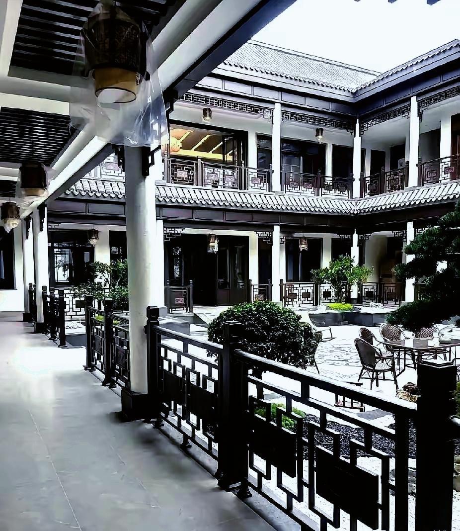 浙江台州40岁的跨境电商从业者蒋先生，年入千万却不追求豪车豪宅，联合五个兄弟姐妹