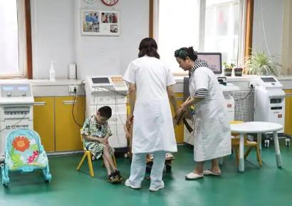 知道为什么中国禁止美国再收养中国孤儿了吧，美国人不养自己国家的流浪孩子，但万里迢