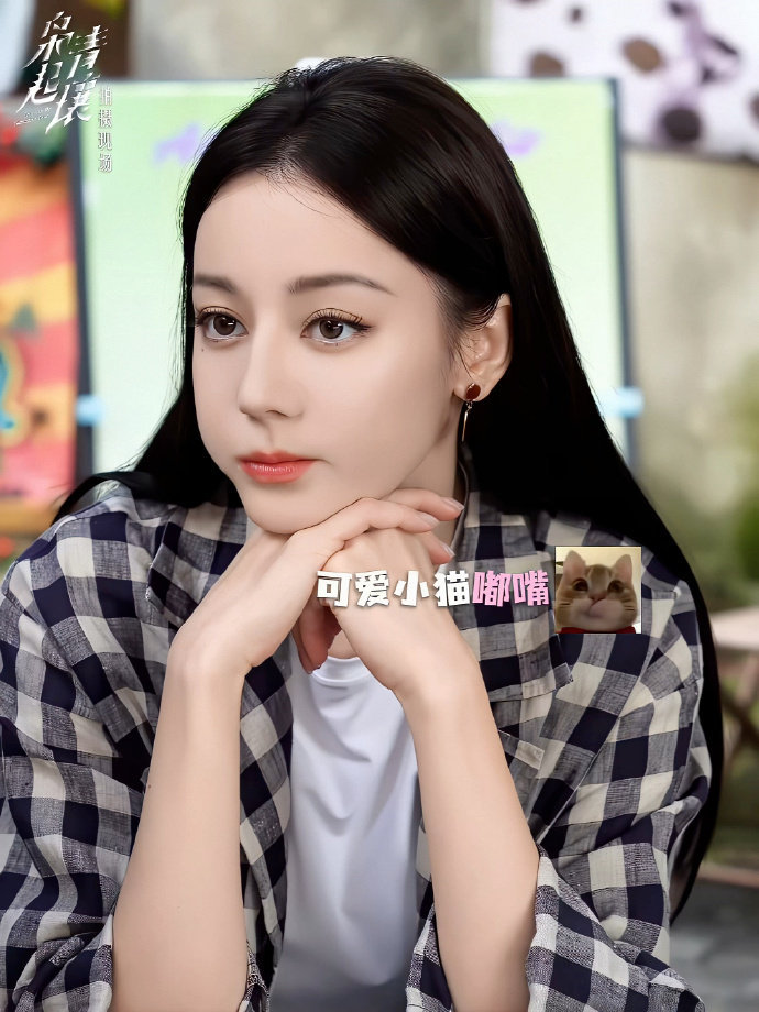 迪丽热巴wink杀，迪丽热巴的超绝反差萌，可爱到猫猫体出现的巴巴，我一整个抱回家