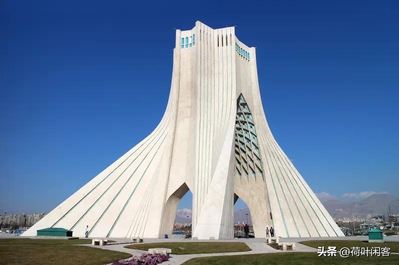 伊朗的导弹反击行动堪称一场精彩的战略博弈。在美以发动“史诗怒火”空袭妄图推翻其政