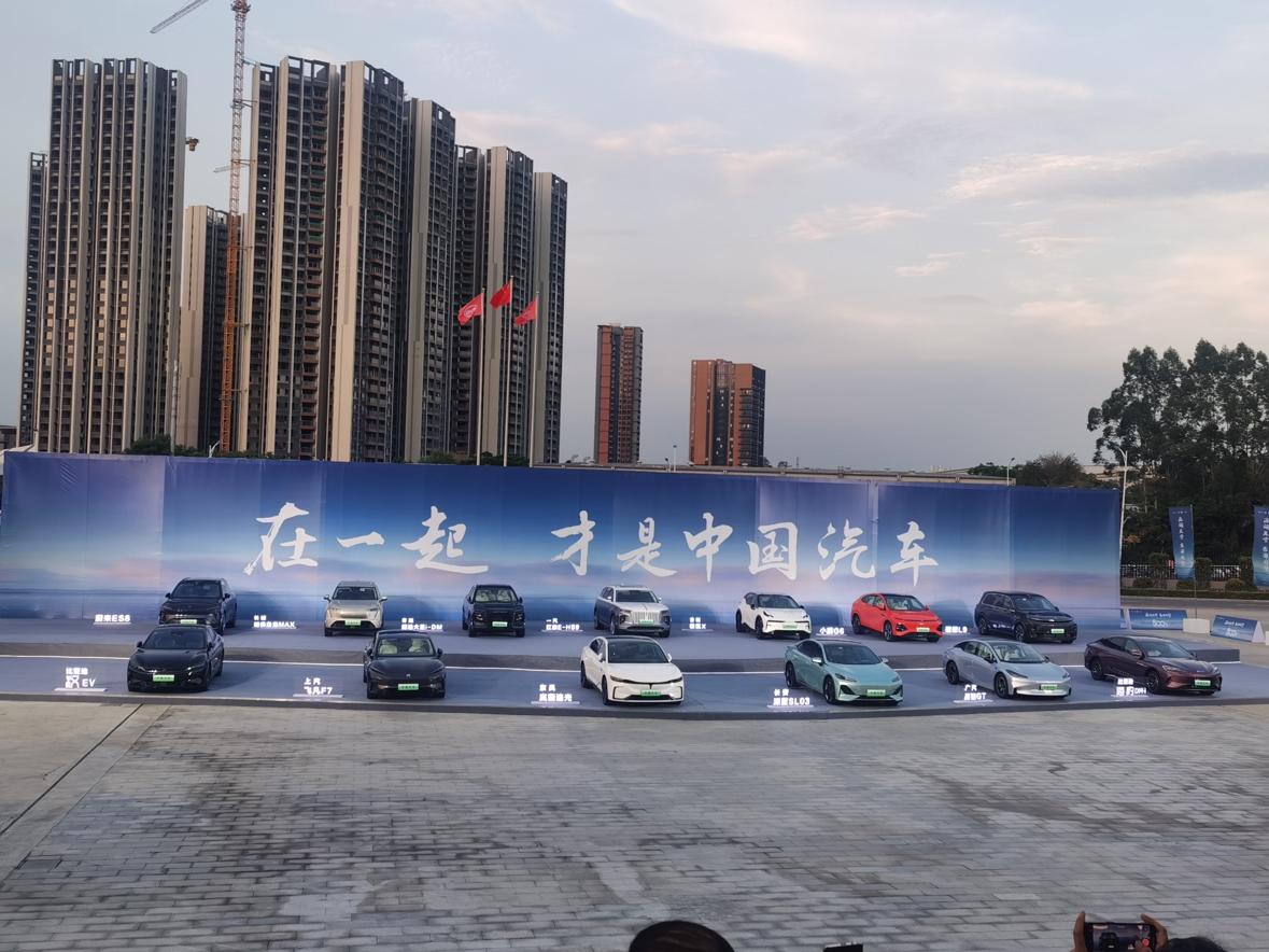 什么叫格局，比亚迪500万新能源下线，把多数自主品牌新能源品牌代表车型摆在了现场