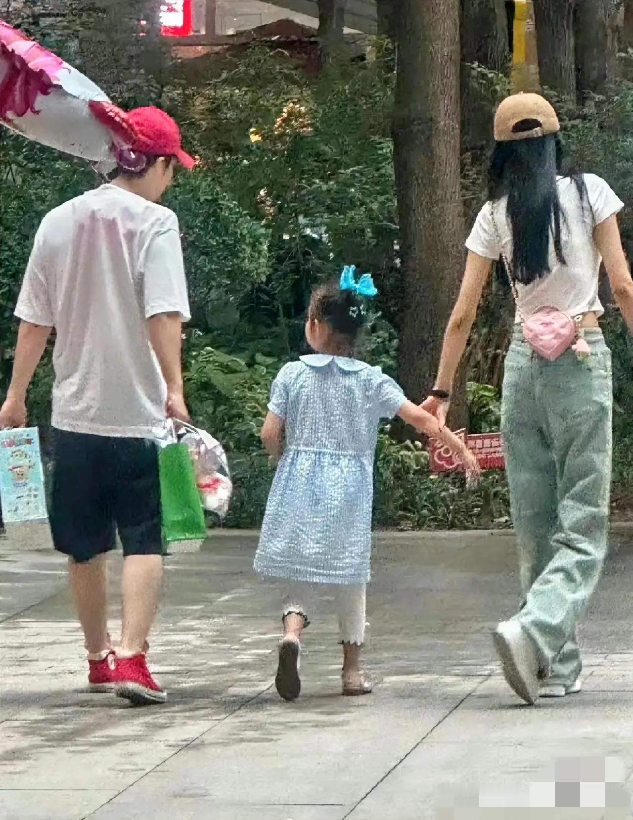 还以为董子健和孙怡的女儿叫大福是两人刻意取得名字，
原来是孙怡逛超市，看到包装食