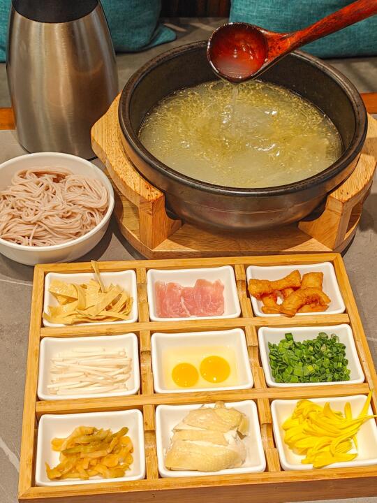 广州！吃上地道云南过桥米线……