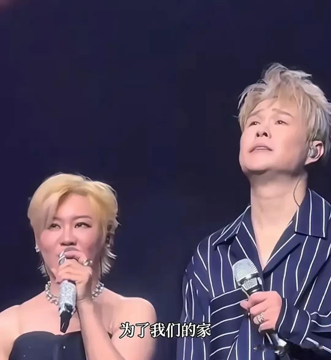 小沈阳夫妇告诉我们一个道理：人只要有了钱，一切都会随之改变，“丑角”也会变“偶像