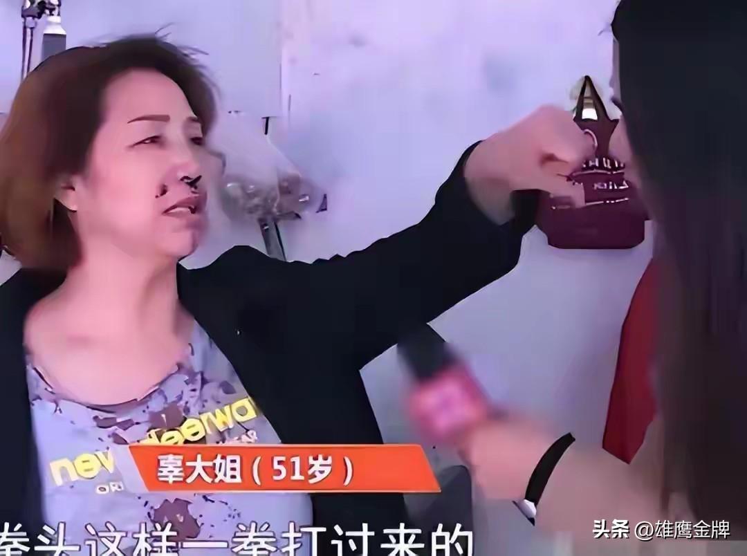 成都，某医院病房里传出撕心裂肺的哭喊声。51岁的辜大姐躺在病床上满脸是血，鼻梁骨