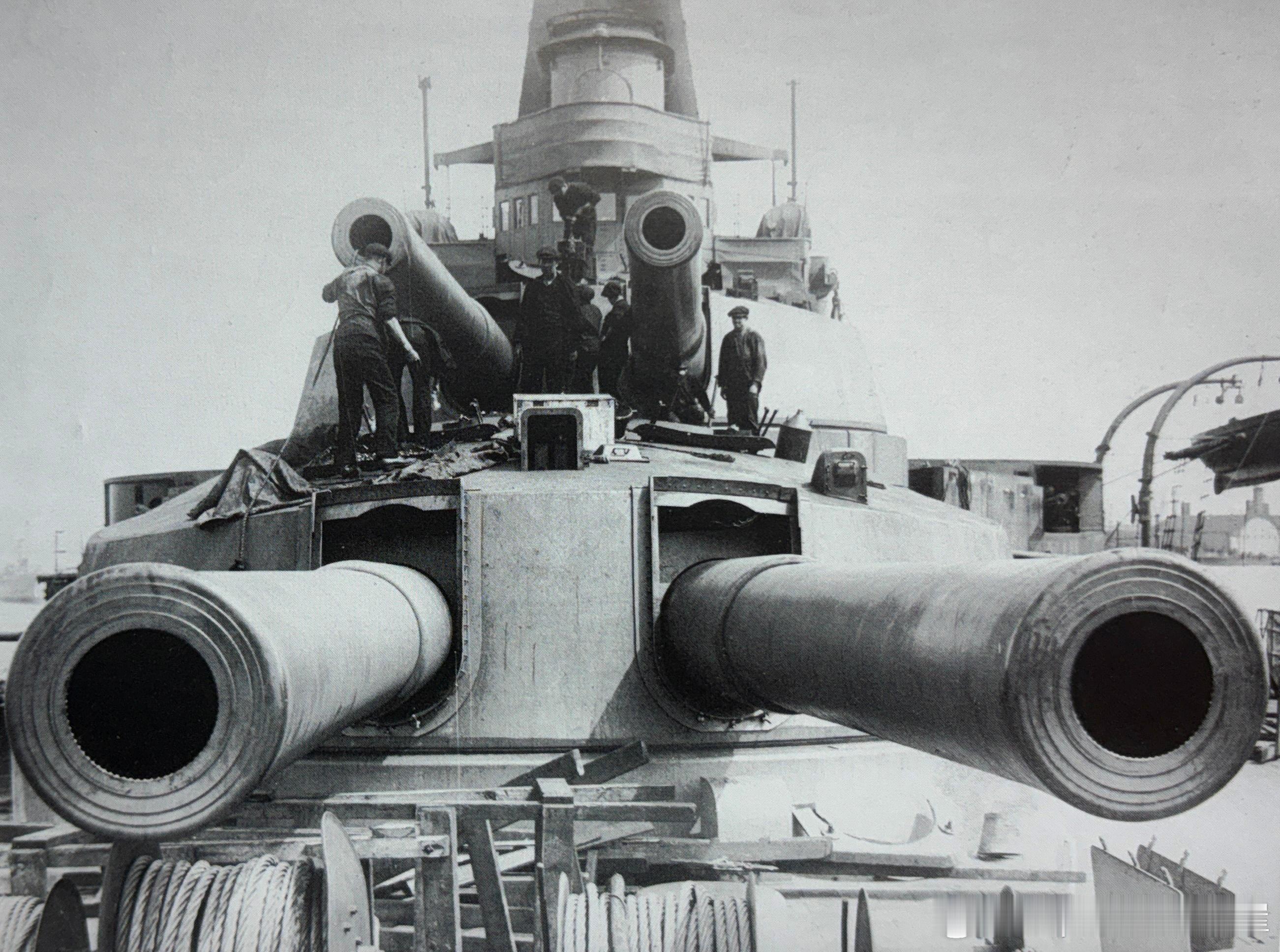 1912年HMS Conqueror“征服者”号在Beardmore比尔德莫尔船