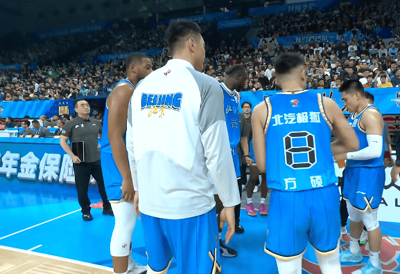 如果真要给北京队挑毛病的话,就是不会打转换。这个问题已经好几个赛季了，阵地战防下