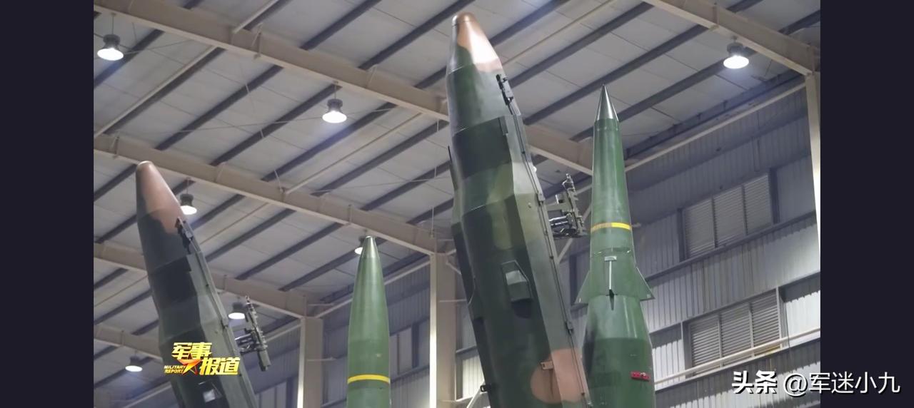 世界都没想到！东风16，竟然也有2种弹头？车头4枚红星到底什么意思啊……


这