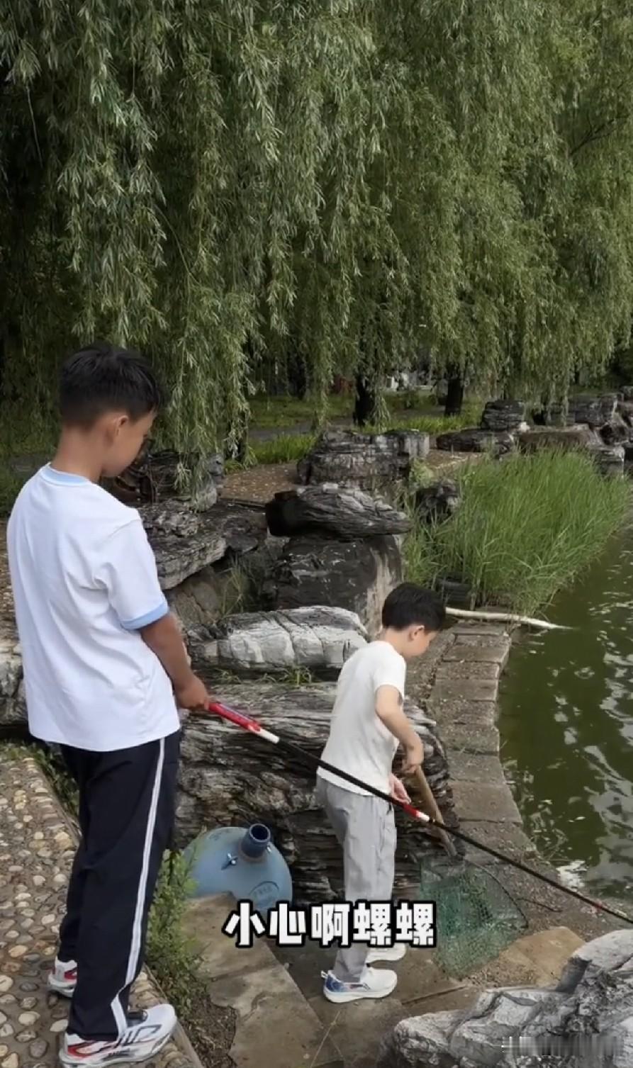 王皓假期也有在好好陪家人。
没有比赛的日子，王皓在家被媳妇儿照顾的很好，看着又年