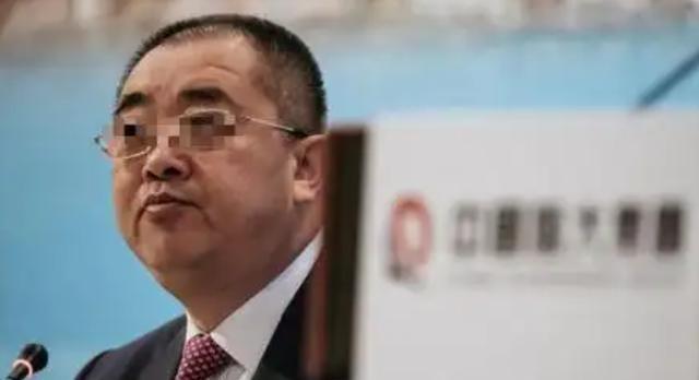 已经移居美国加州的恒大前CEO夏海钧，最近向香港法院申请，想把每月生活费上限从5