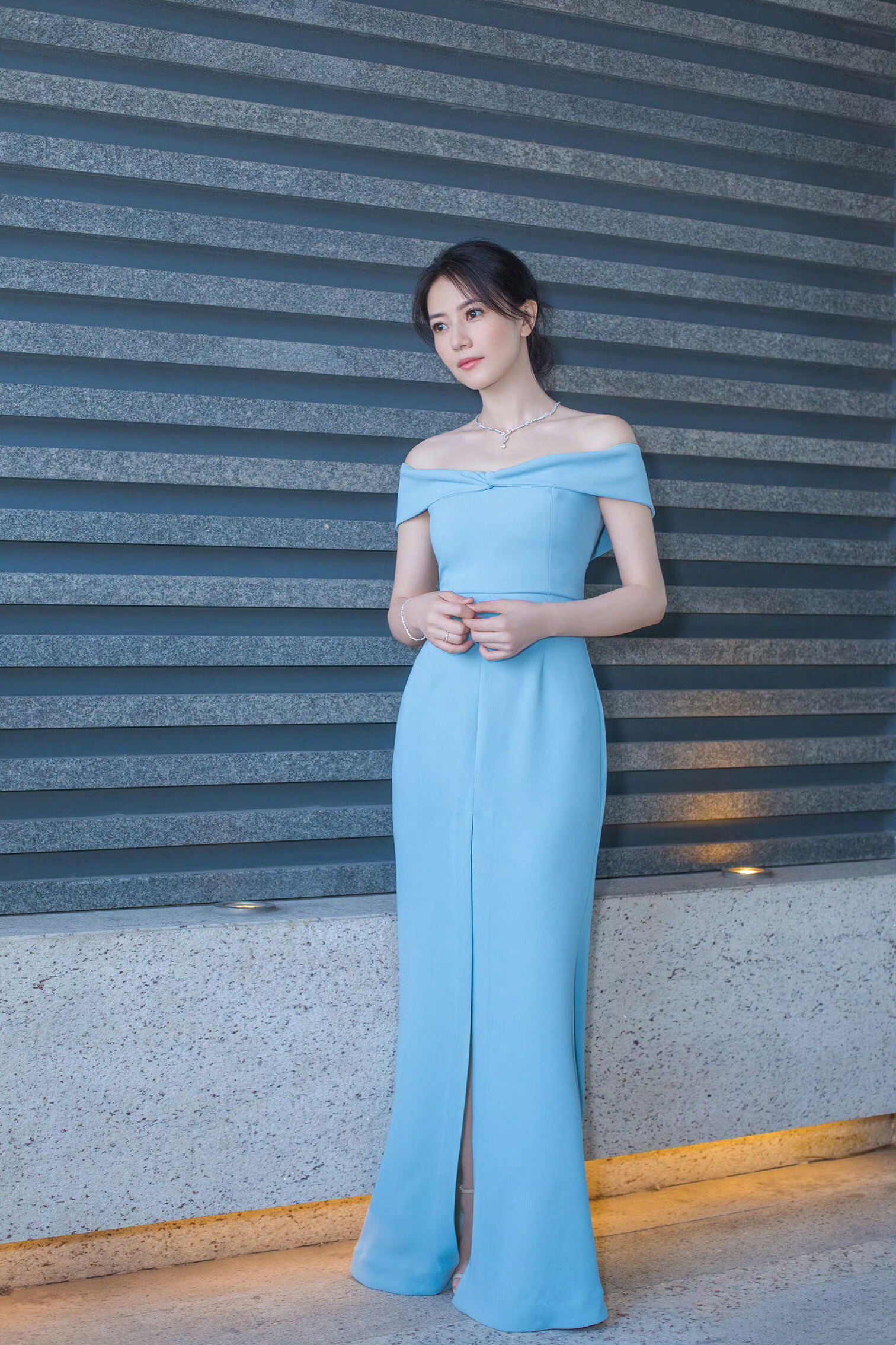 孩子居然会“管”妈妈穿什么衣服我一直都觉得，亲子之间的小互动真的藏着好多可爱的小